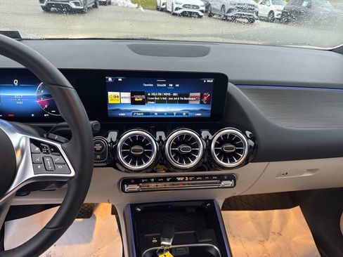 Used 2025 Mercedes-Benz GLA 250 4MATIC image 17