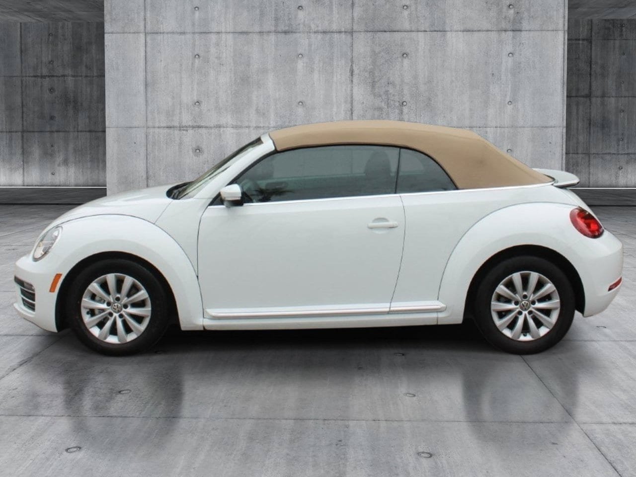 Used 2019 Volkswagen Beetle 2.0T S FWD image 2