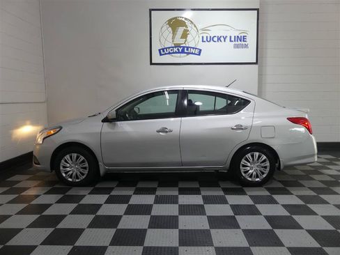 Used 2017 Nissan Versa SV FWD image 7