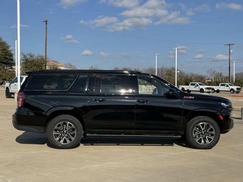 Used 2024 Chevrolet Suburban Z71 w/ Luxury Package image 3