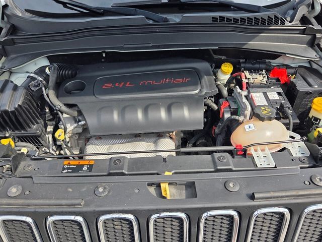 Used 2016 Jeep Renegade Latitude FWD image 21