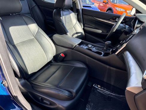 Used 2023 Nissan Maxima SV w/ Floor Mat Group image 16