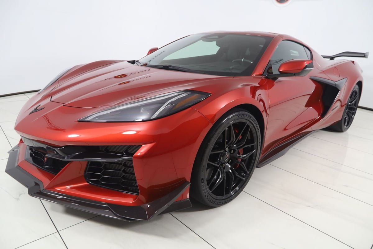 Used 2025 Chevrolet Corvette Z06 w/ Z07 Performance Package RWD image 98
