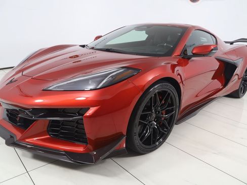 Used 2025 Chevrolet Corvette Z06 w/ Z07 Performance Package RWD image 98