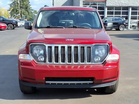 Used 2012 Jeep Liberty Limited Jet AWD/4WD image 8