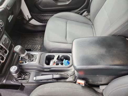 Used 2021 Jeep Gladiator Sport AWD/4WD image 12