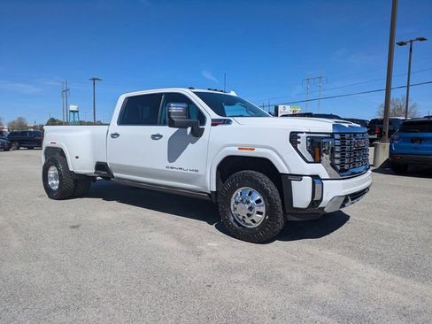 Used 2024 GMC Sierra 3500 Denali w/ Denali Reserve Package image 2