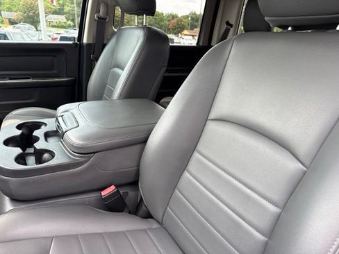 Used 2019 RAM 1500 Tradesman w/ Chrome Appearance Group RWD image 11