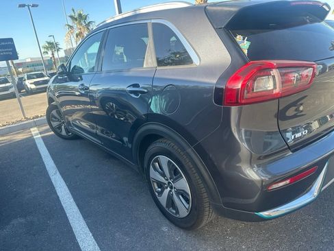 Used 2019 Kia Niro EX FWD image 32