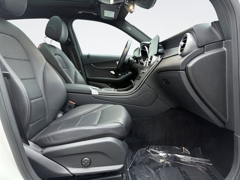 Used 2022 Mercedes-Benz GLC 300 4MATIC w/ Multimedia Package Lite image 17