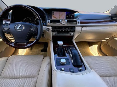 Used 2016 Lexus LS 460 w/ Comfort Package RWD image 14