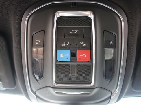Used 2024 Jeep Grand Cherokee Altitude AWD/4WD image 37