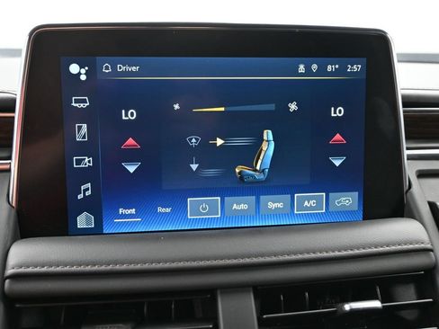 Used 2022 Chevrolet Suburban High Country w/ LPO, Illumination Package AWD/4WD image 11