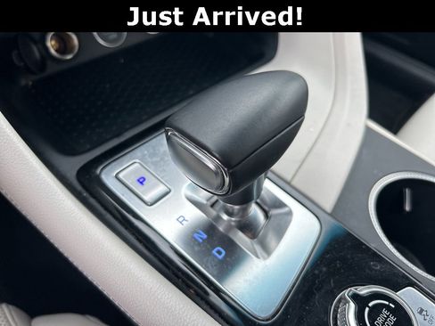 Used 2024 Genesis G70 2.5T image 17