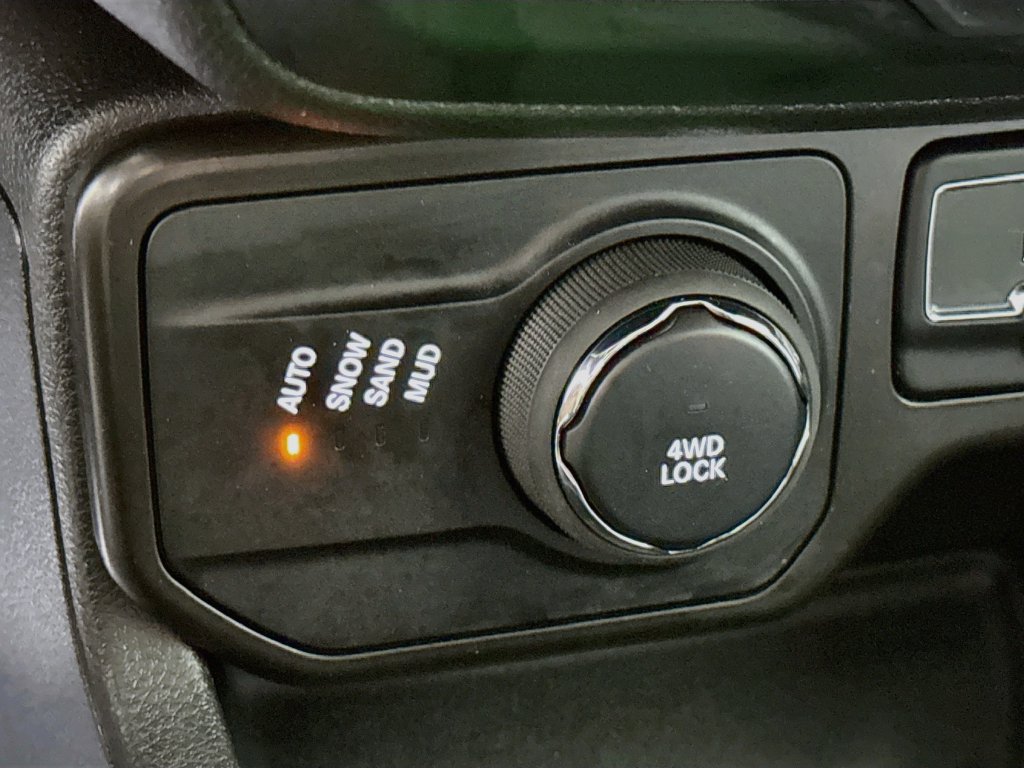 Used 2021 Jeep Renegade Latitude AWD/4WD image 11