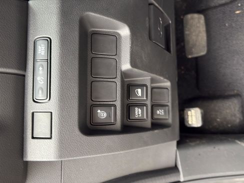 Used 2025 Nissan Frontier SV image 10