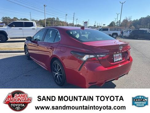 Used 2023 Toyota Camry SE image 5