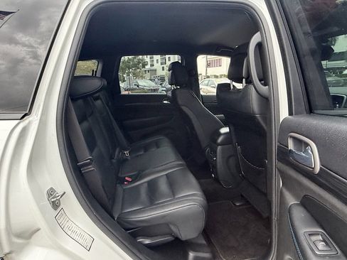 Used 2019 Jeep Grand Cherokee Laredo AWD/4WD image 16