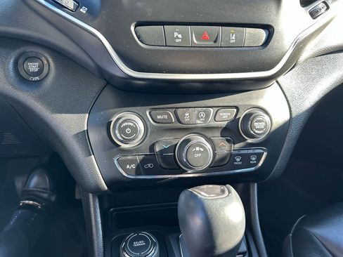 Used 2021 Jeep Cherokee Latitude Plus image 26