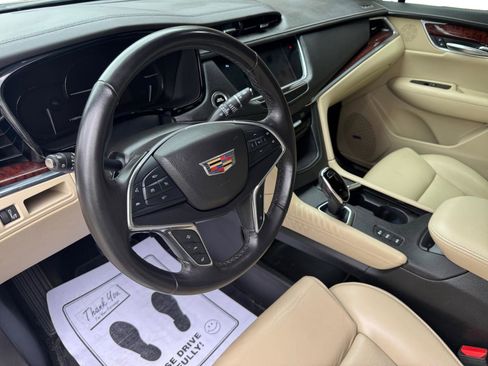 Used 2017 Cadillac XT5 Luxury w/ Driver Awareness Package AWD/4WD image 3
