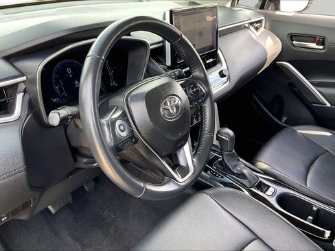 Used 2025 Toyota Corolla Cross XLE FWD image 18