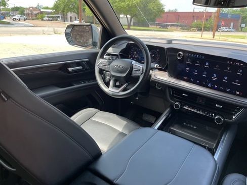 Used 2025 Chevrolet Tahoe Z71 AWD/4WD image 33