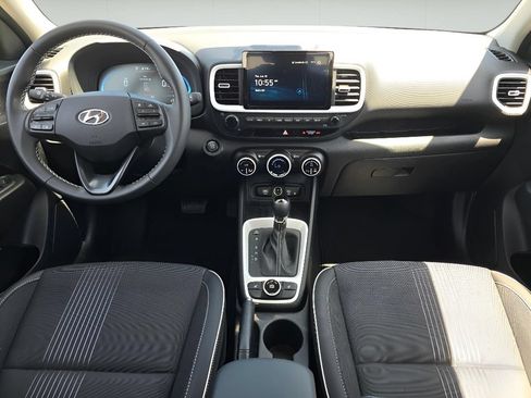 Used 2025 Hyundai Venue Limited FWD image 22