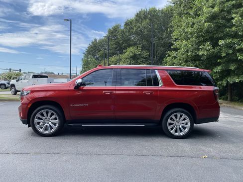Used 2024 Chevrolet Suburban Premier w/ Premium Package RWD image 6