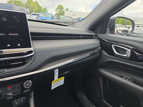 New 2025 Jeep Compass Latitude w/ Altitude Special Edition image 27