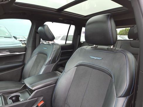 Used 2024 Jeep Grand Cherokee Trailhawk w/ Luxury Tech Group III image 33