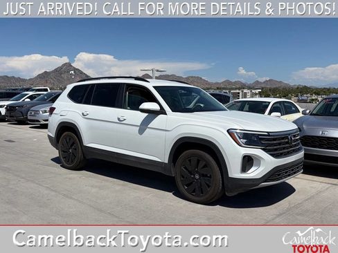 Used 2026 Volkswagen Atlas SE FWD image 1