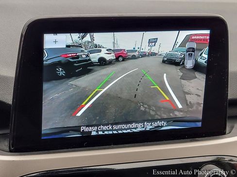 Used 2021 Ford Escape SE image 17
