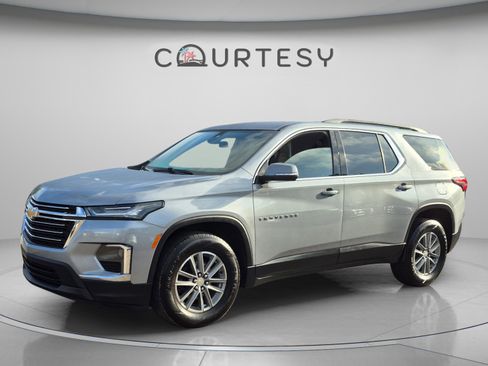 Used 2023 Chevrolet Traverse LT FWD image 1