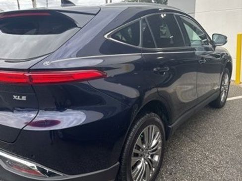 Certified 2023 Toyota Venza XLE image 3