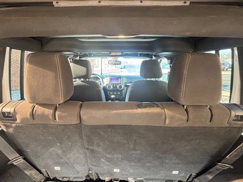 Used 2016 Jeep Wrangler Unlimited Sahara image 7