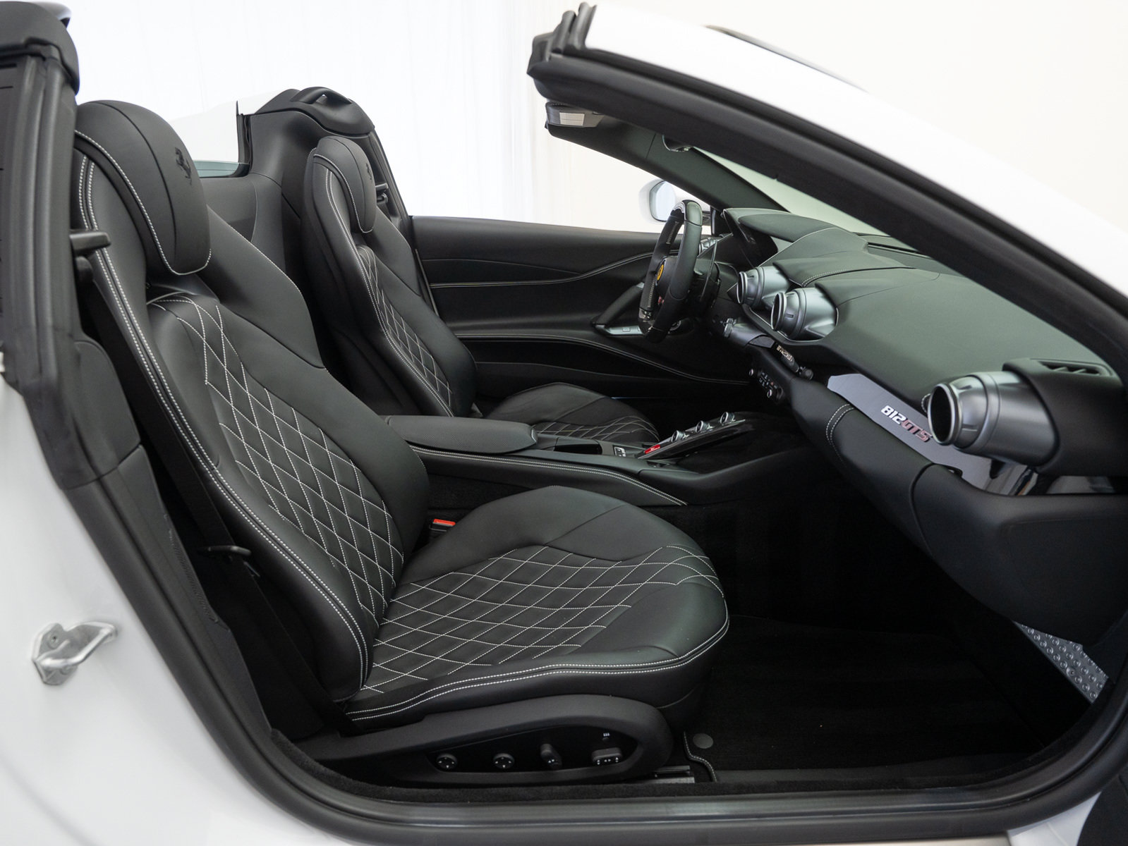 Used 2022 Ferrari 812 GTS RWD image 10