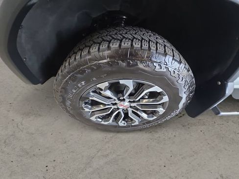 Used 2025 GMC Canyon Denali AWD/4WD image 9