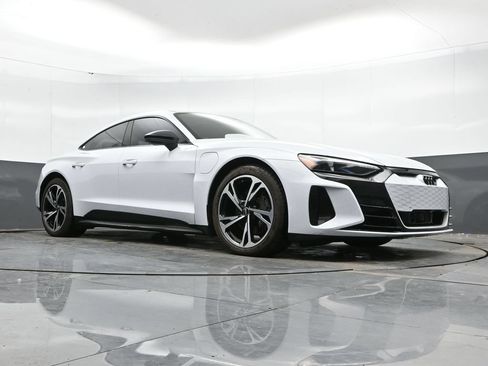 Used 2023 Audi e-tron GT Premium Plus w/ Performance Package AWD/4WD image 43