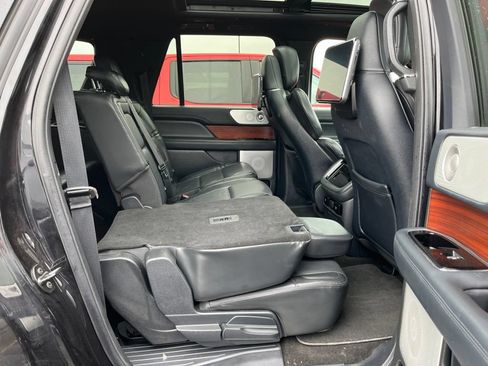 Used 2022 Lincoln Navigator L Reserve AWD/4WD image 3