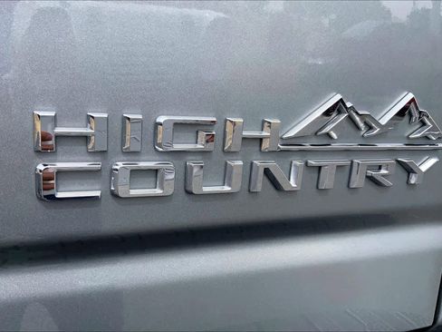 Used 2024 Chevrolet Silverado 3500 High Country w/ High Country Premium Package AWD/4WD image 10