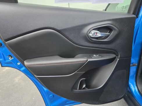 Used 2022 Jeep Cherokee Trailhawk w/ Premium Leather Package image 20