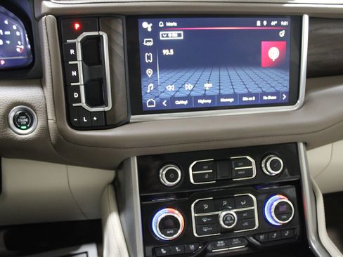 Used 2022 GMC Yukon XL Denali w/ Advanced Technology Package image 13