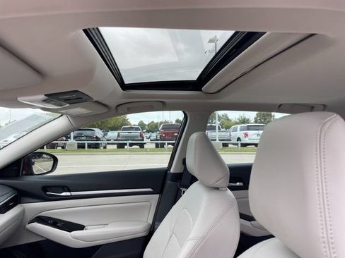 Used 2024 Nissan Altima 2.5 SL FWD image 24