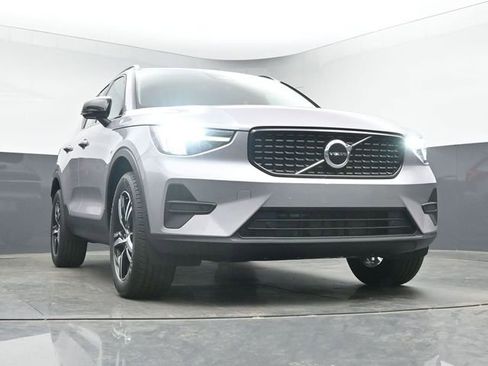 New 2026 Volvo XC40 B4 Core w/ Climate Package FWD image 36