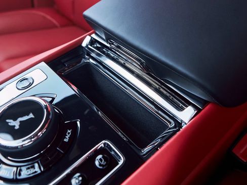 Used 2025 Rolls-Royce Cullinan Black Badge AWD/4WD image 64