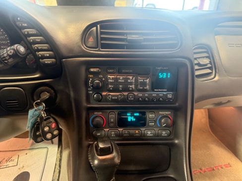 Used 1998 Chevrolet Corvette Coupe w/ Memory Pkg RWD image 17