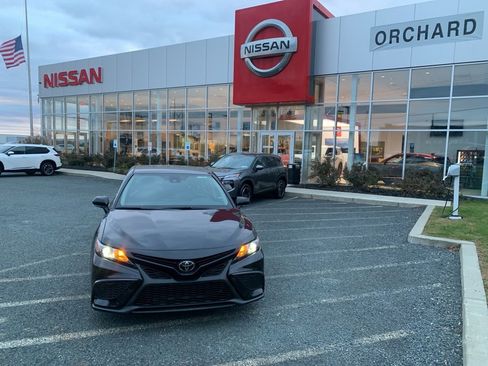 Used 2024 Toyota Camry SE image 2