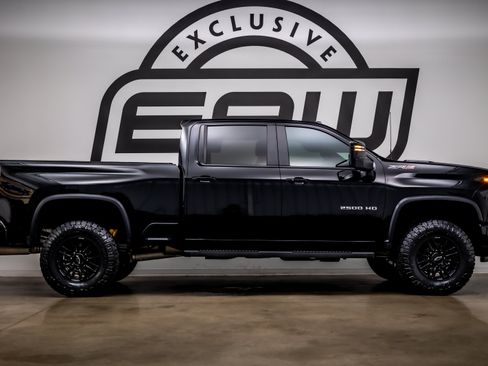 Used 2024 Chevrolet Silverado 2500 ZR2 w/ Technology Package AWD/4WD image 9