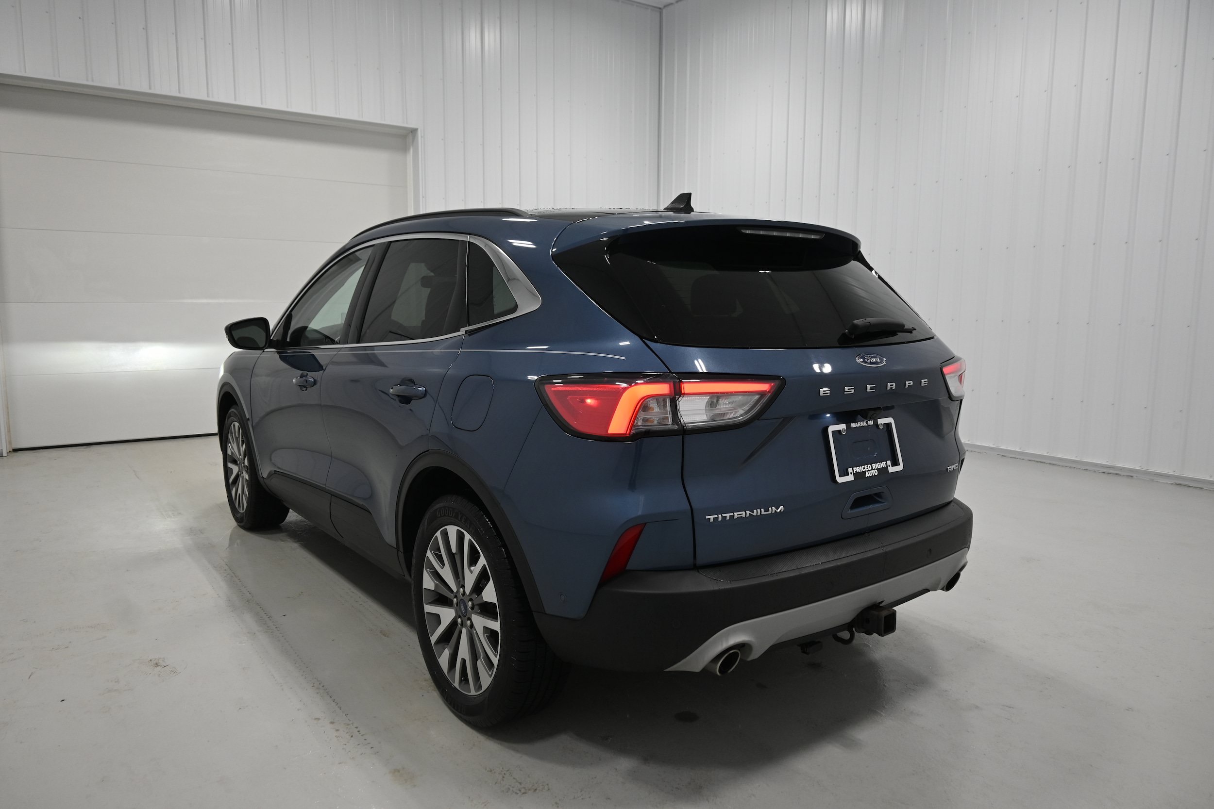 Used 2020 Ford Escape Titanium w/ Titanium Premium Package 2.0 AWD/4WD image 32