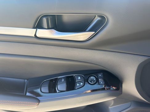 Used 2025 Nissan Altima 2.5 SR image 24